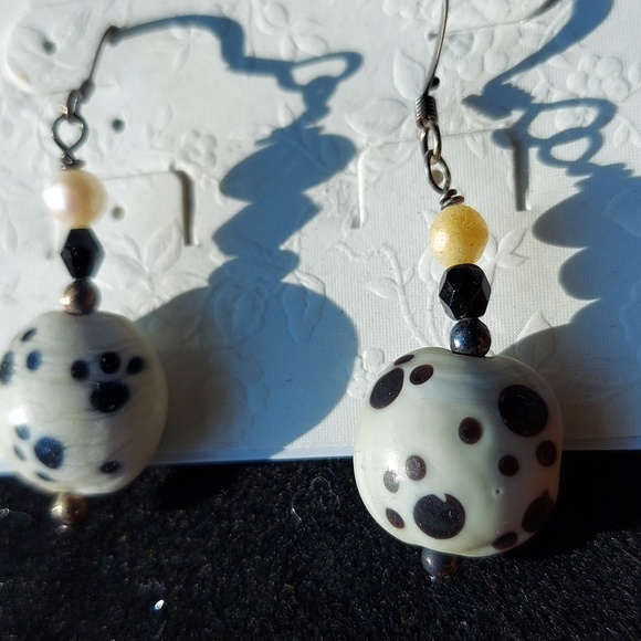 Douglas Paquette Pawprint Dangle Earrings 🐾 - Picture 2 of 3